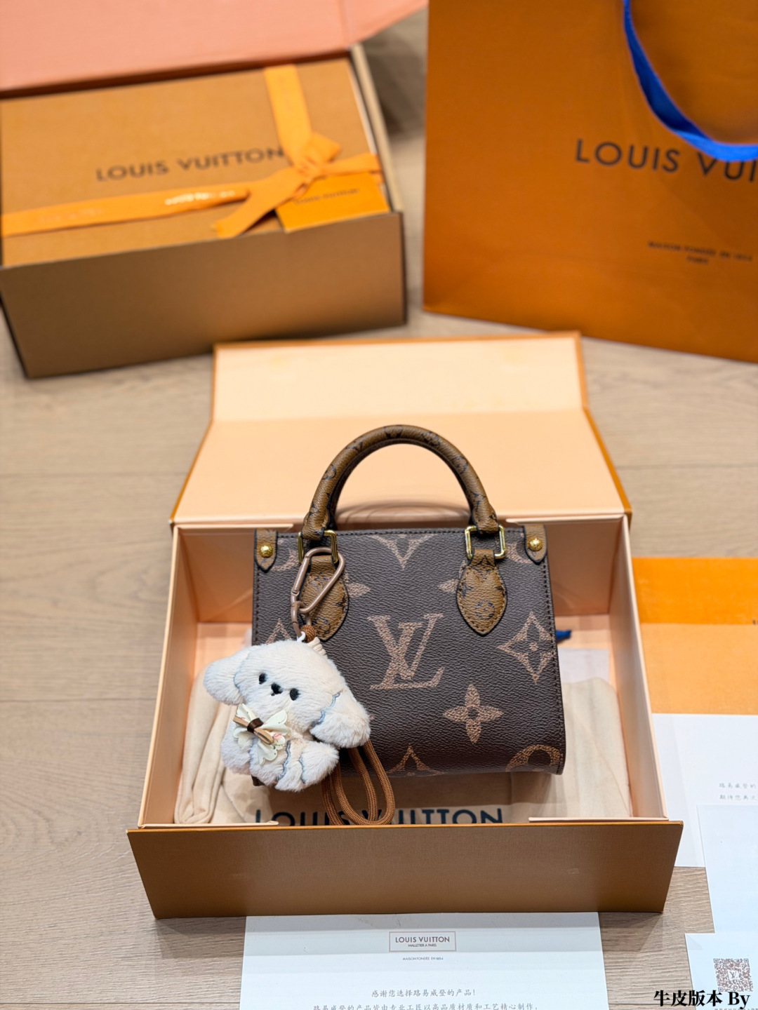 Louis Vuitton LV Onthego Women's Top Handle Handbag Cowhide Leather